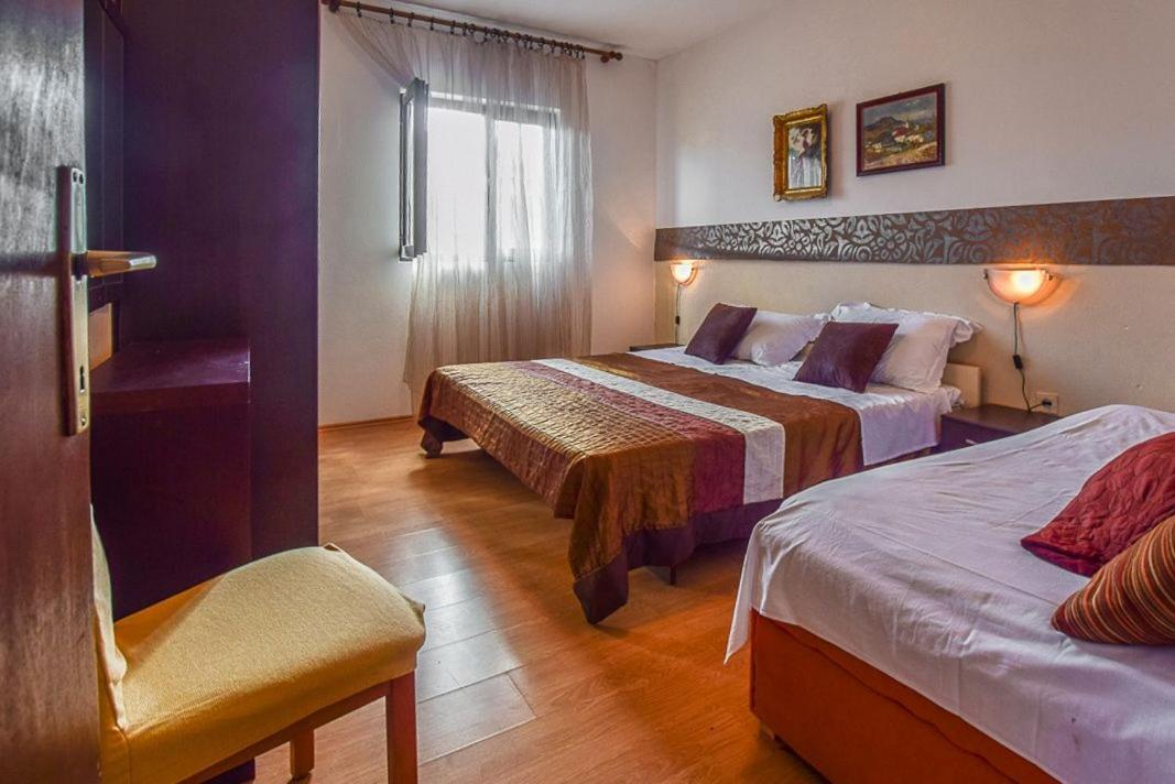 Apartments Ruzica Supetar Buitenkant foto